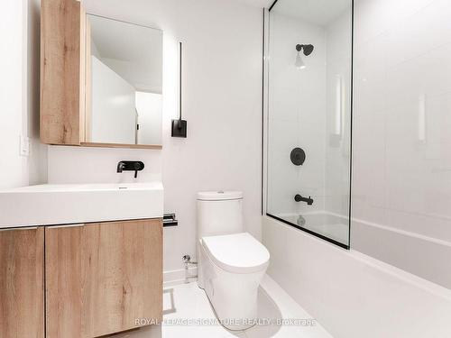 2506-127 Broadway Ave, Toronto, ON - Indoor Photo Showing Bathroom