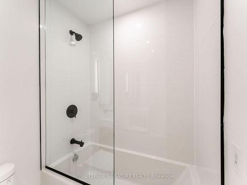 2506-127 Broadway Ave, Toronto, ON - Indoor Photo Showing Bathroom