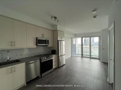 409-95 Oneida Cres, Richmond Hill, ON - Indoor Photo Showing Kitchen