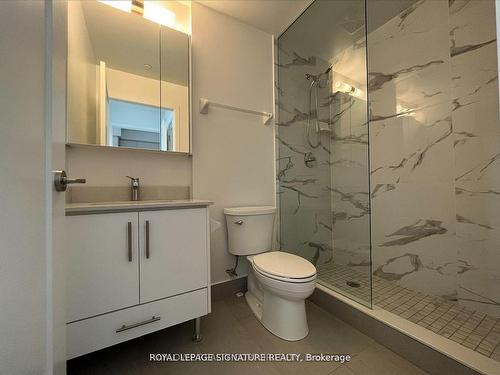 409-95 Oneida Cres, Richmond Hill, ON - Indoor Photo Showing Bathroom