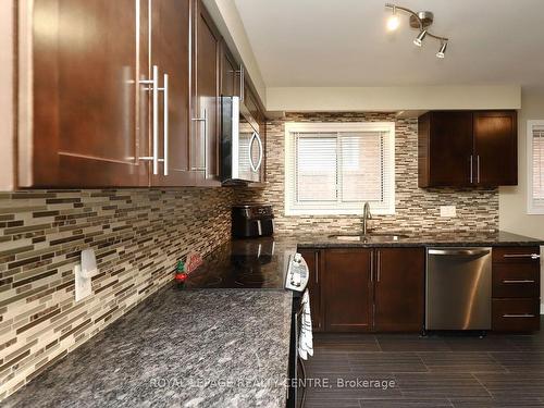 18 Wright St, Brampton, ON - Indoor Photo Showing Kitchen