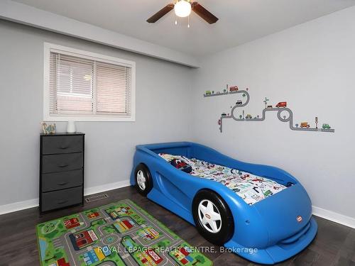 18 Wright St, Brampton, ON - Indoor Photo Showing Bedroom