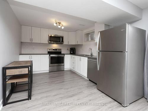 18 Wright St, Brampton, ON - Indoor Photo Showing Kitchen With Stainless Steel Kitchen