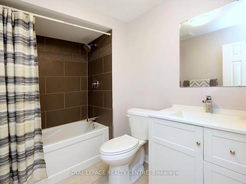 18 Wright St, Brampton, ON - Indoor Photo Showing Bathroom