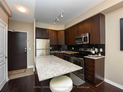 304-225 Webb Dr, Mississauga, ON - Indoor Photo Showing Kitchen