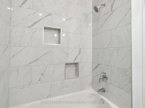 28 Connaught Ave N, Hamilton, ON - Indoor Photo Showing Bathroom