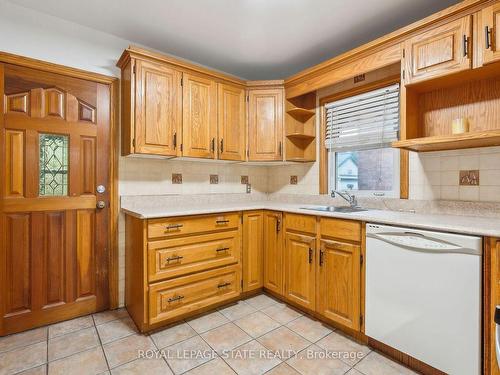 28 Connaught Ave N, Hamilton, ON - Indoor Photo Showing Kitchen