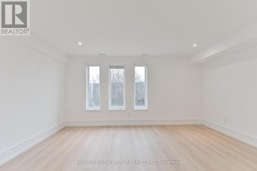 Upper - 995 Dufferin Street, Toronto, ON - Indoor Photo Showing Other Room