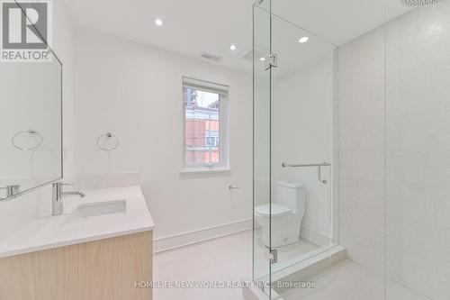 Upper - 995 Dufferin Street, Toronto, ON - Indoor Photo Showing Bathroom