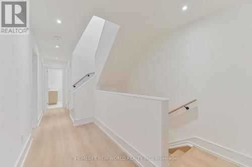 Upper - 995 Dufferin Street, Toronto, ON - Indoor Photo Showing Other Room