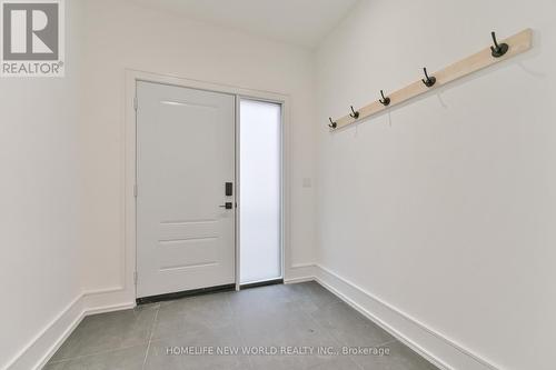 Upper - 995 Dufferin Street, Toronto, ON - Indoor Photo Showing Other Room