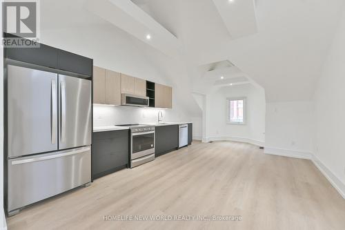 Upper - 995 Dufferin Street, Toronto, ON - Indoor Photo Showing Kitchen