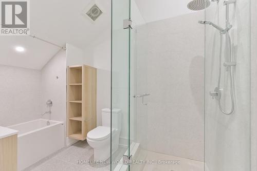 Upper - 995 Dufferin Street, Toronto, ON - Indoor Photo Showing Bathroom