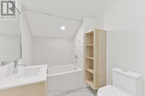 Upper - 995 Dufferin Street, Toronto, ON - Indoor Photo Showing Bathroom