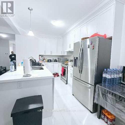 B - 122 King Street E, Ingersoll, ON - Indoor Photo Showing Kitchen