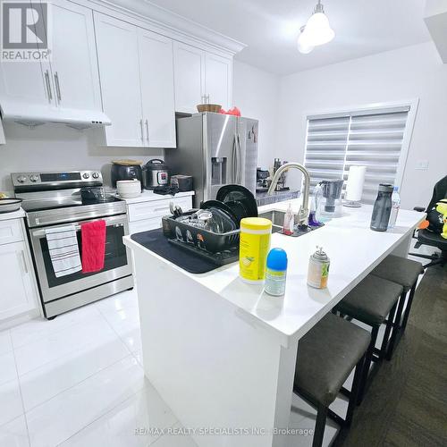 B - 122 King Street E, Ingersoll, ON - Indoor Photo Showing Kitchen