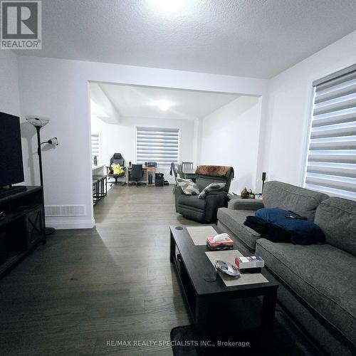 B - 122 King Street E, Ingersoll, ON - Indoor Photo Showing Living Room