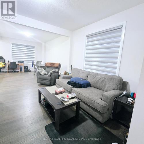 B - 122 King Street E, Ingersoll, ON - Indoor Photo Showing Living Room