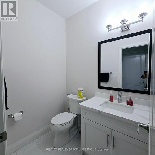 B - 122 King Street E, Ingersoll, ON - Indoor Photo Showing Bathroom