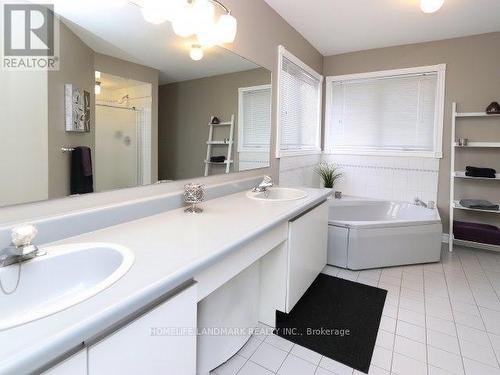 5429 Edencroft Crescent, Mississauga, ON - Indoor Photo Showing Bathroom