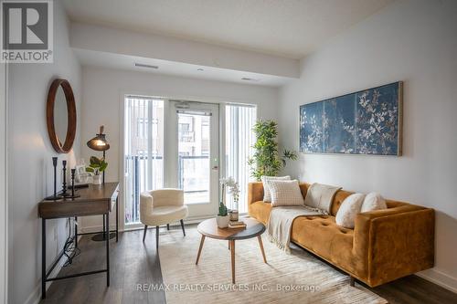 204 - 120 Canon Jackson Drive, Toronto, ON - Indoor Photo Showing Living Room