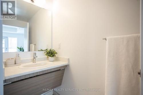 204 - 120 Canon Jackson Drive, Toronto, ON - Indoor Photo Showing Bathroom