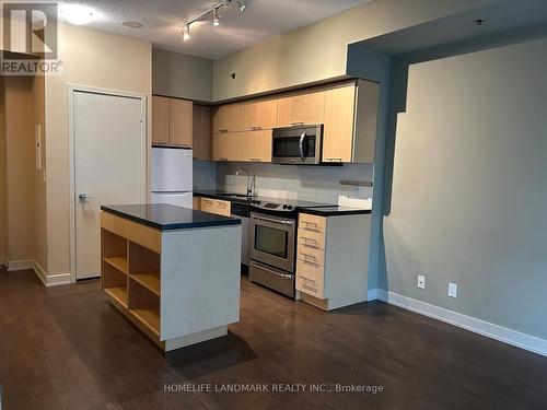 1008 - 21 Nelson Street, Toronto, ON - Indoor Photo Showing Kitchen