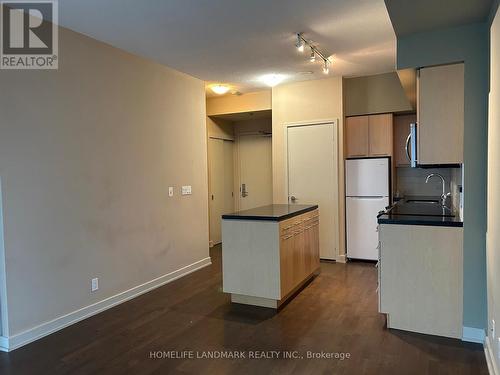 1008 - 21 Nelson Street, Toronto, ON - Indoor Photo Showing Kitchen