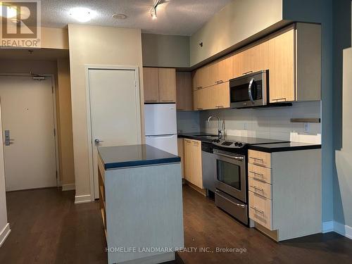 1008 - 21 Nelson Street, Toronto, ON - Indoor Photo Showing Kitchen