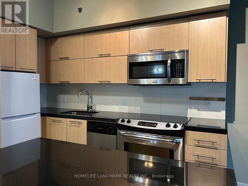 1008 - 21 Nelson Street, Toronto, ON - Indoor Photo Showing Kitchen