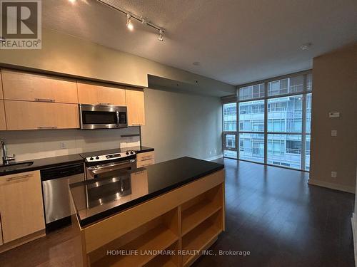 1008 - 21 Nelson Street, Toronto, ON - Indoor Photo Showing Kitchen