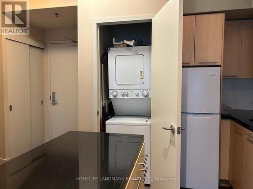 1008 - 21 Nelson Street, Toronto, ON - Indoor Photo Showing Laundry Room