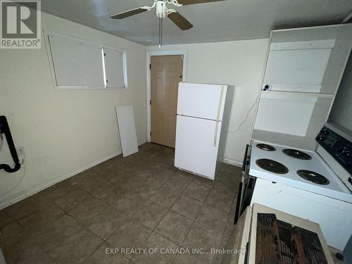 38 - 42 Commercial Avenue, Timmins, ON - Indoor Photo Showing Kitchen