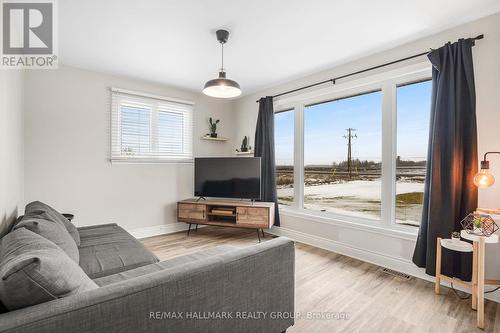 2631 County Road 17 Road E, Champlain, ON - Indoor Photo Showing Living Room