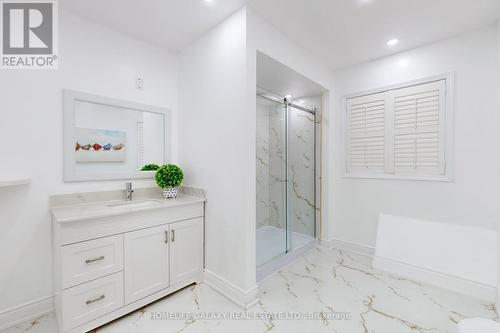 4 Sirius Crescent, Toronto, ON - Indoor Photo Showing Bathroom