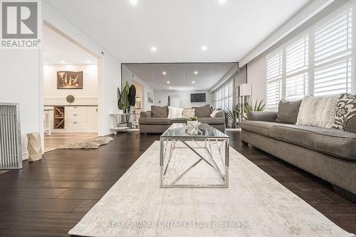 5 Orsi Road, Caledon, ON - Indoor Photo Showing Living Room