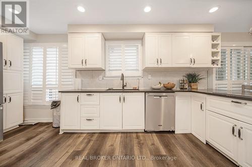 5 Orsi Road, Caledon, ON - Indoor Photo Showing Kitchen With Upgraded Kitchen