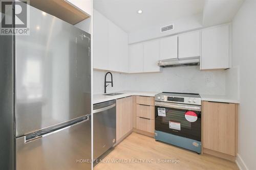 2F - 997 Dufferin Street, Toronto, ON - Indoor Photo Showing Kitchen