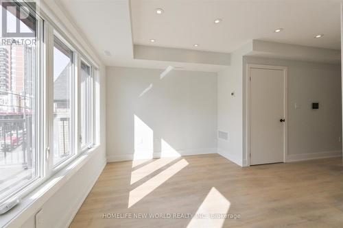 2F - 997 Dufferin Street, Toronto, ON - Indoor Photo Showing Other Room