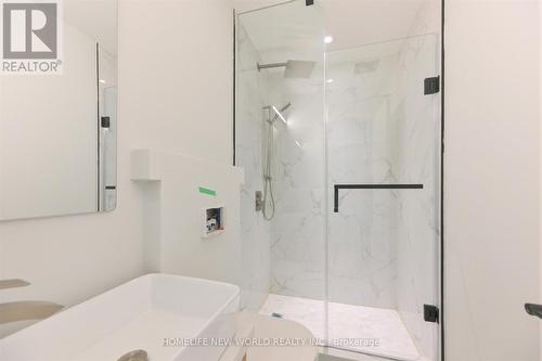 2F - 997 Dufferin Street, Toronto, ON - Indoor Photo Showing Bathroom