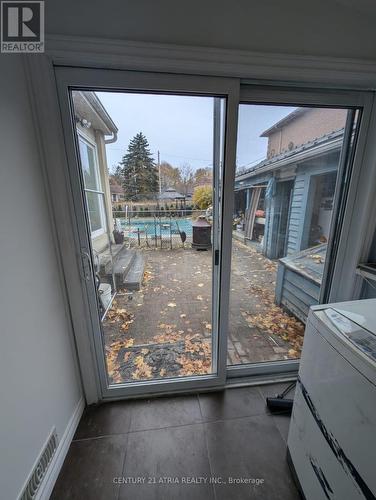 2 - 15 Canham Crescent, Toronto, ON - Indoor Photo Showing Other Room