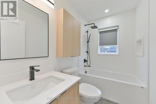 Laneway - 995 Dufferin Street, Toronto, ON - Indoor Photo Showing Bathroom