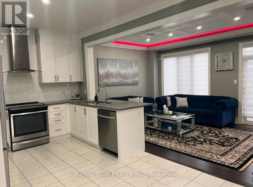 25 Christine Elliott Avenue, Whitby, ON - Indoor Photo Showing Kitchen