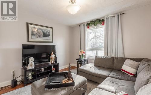 66 Mcmurchy Avenue N, Brampton, ON - Indoor Photo Showing Living Room