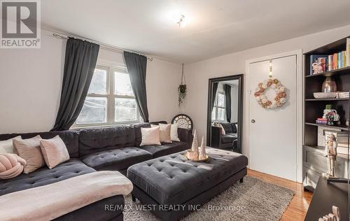 66 Mcmurchy Avenue N, Brampton, ON - Indoor Photo Showing Living Room