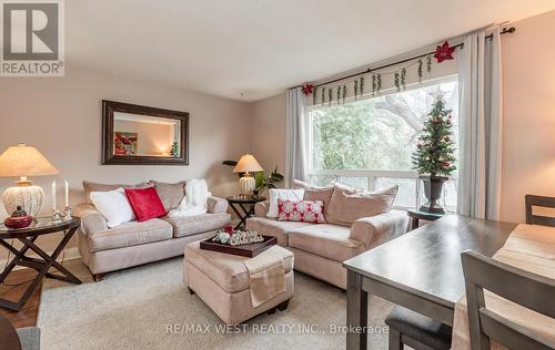 66 Mcmurchy Avenue N, Brampton, ON - Indoor Photo Showing Living Room