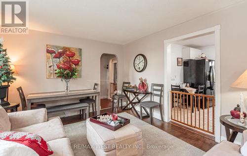 66 Mcmurchy Avenue N, Brampton, ON - Indoor Photo Showing Living Room