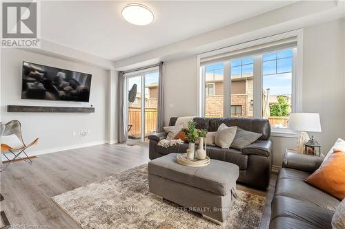 187 - 1890 Rymal Road E, Hamilton, ON - Indoor Photo Showing Living Room