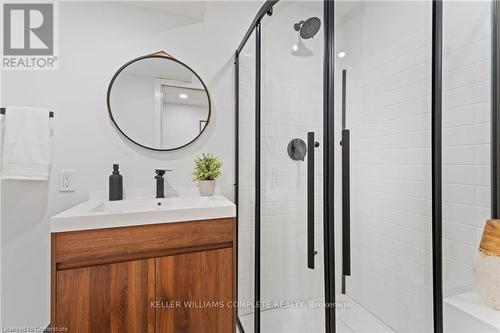 187 - 1890 Rymal Road E, Hamilton, ON - Indoor Photo Showing Bathroom