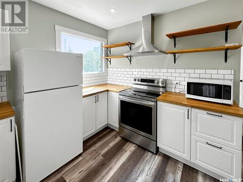 387 2Nd Avenue Nw, Swift Current, SK - Indoor Photo Showing Kitchen